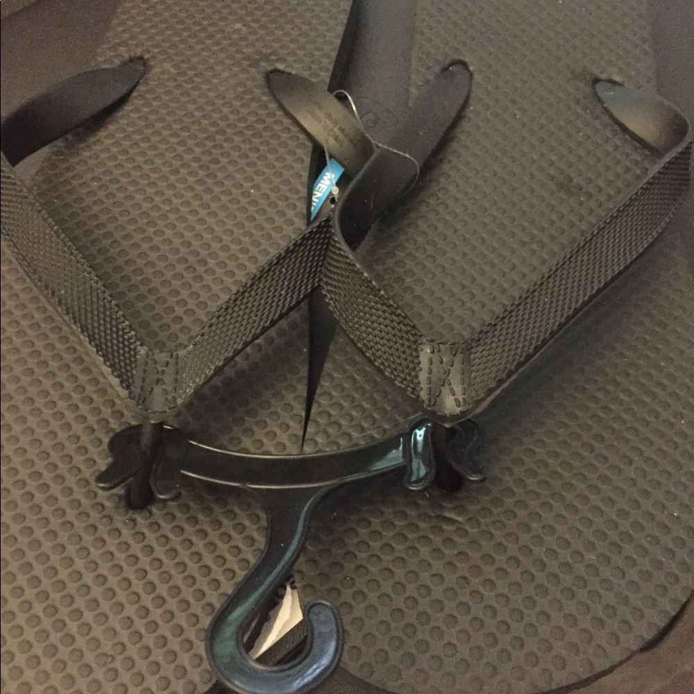*NWT Black Men’s Flip Flops Size L (10/11)